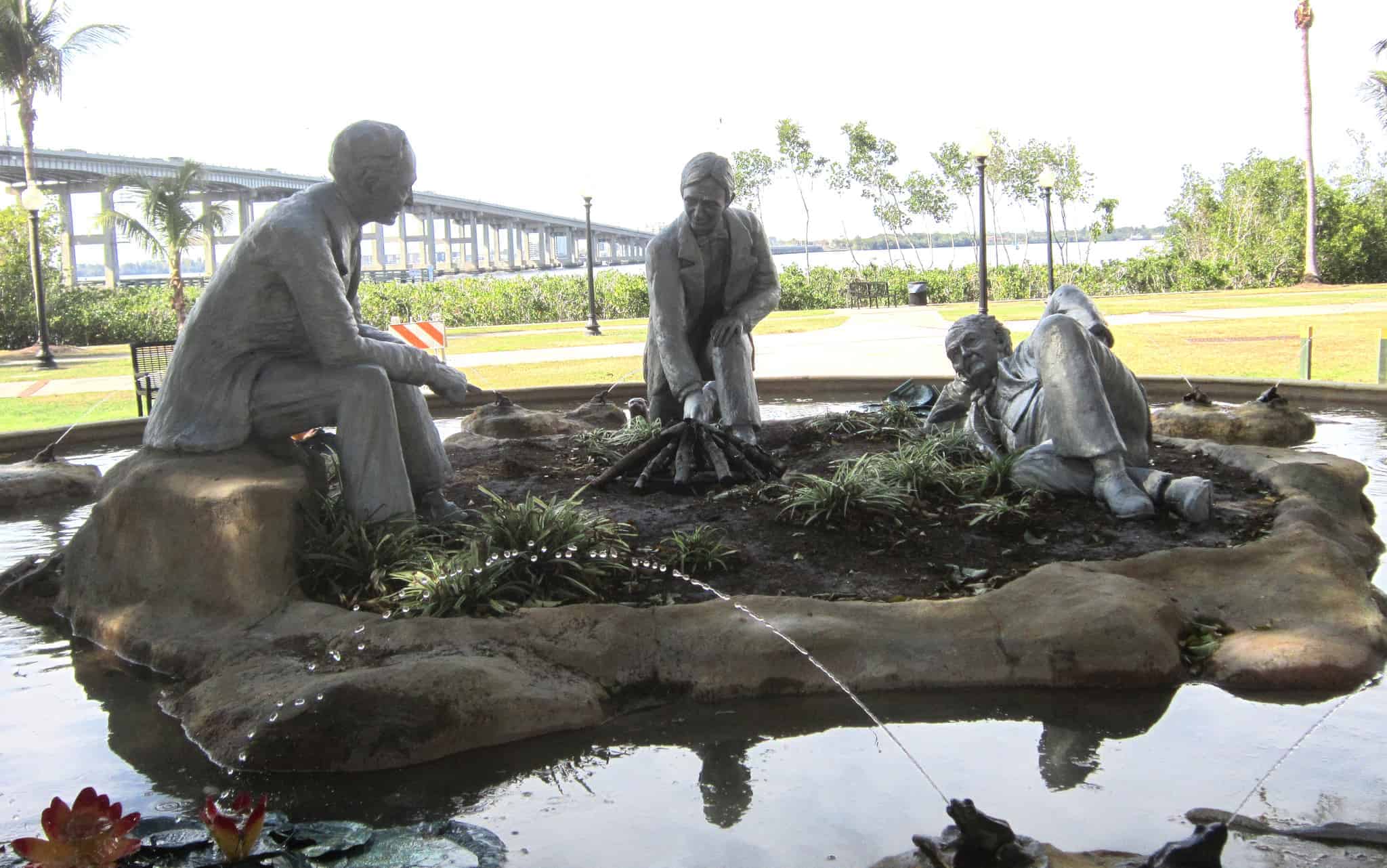 Collaboration portrayed by statues