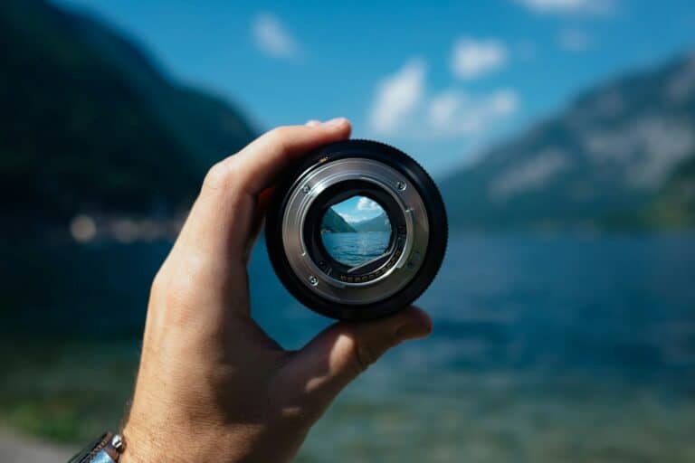 shoulding; clarity & focus; camera lens